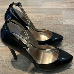 Steve Madden Black Patent Pumps with ankle strap Size 7